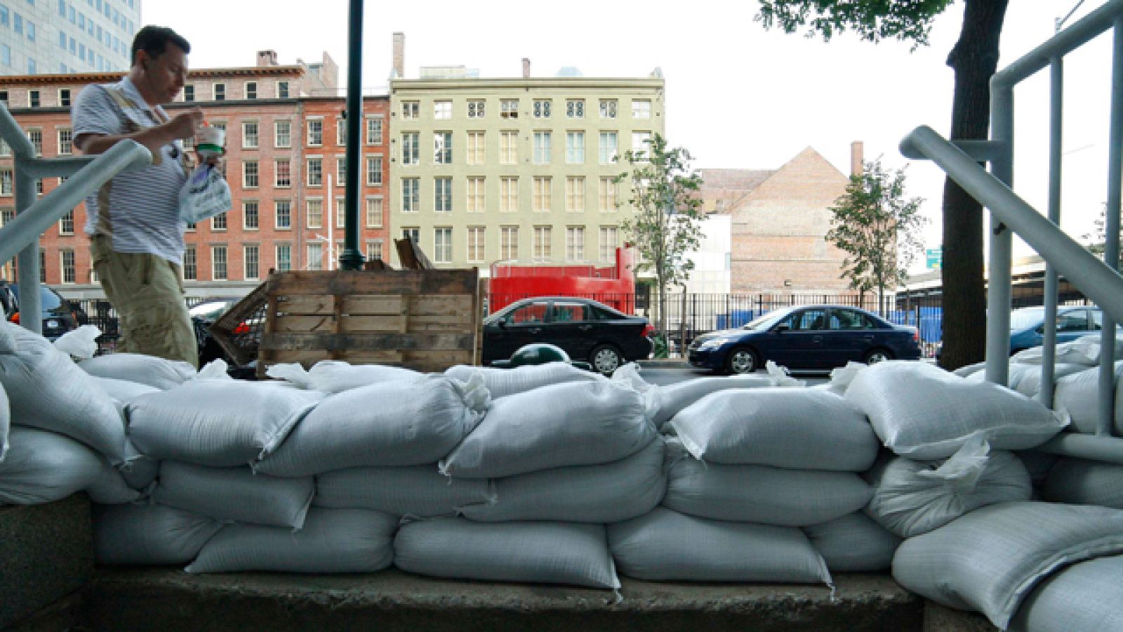 Telediario matinal en cuatro minutos- 27/08/11
