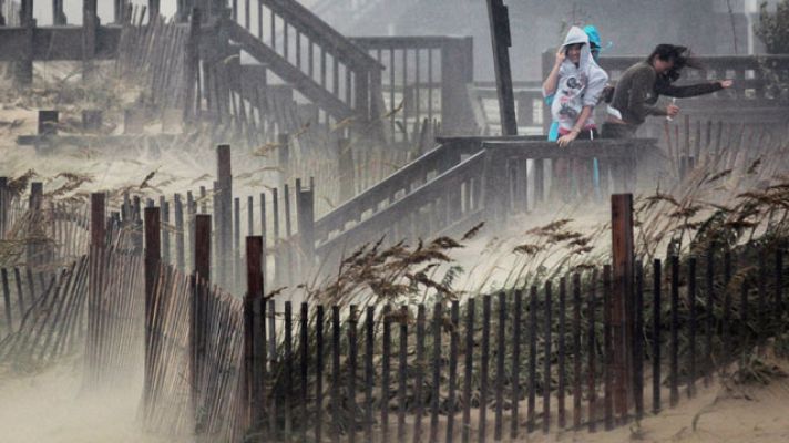 Telediario 1 - El huracán "Irene" se ha cobrado ya tres víctimas a su paso por Carolina del Norte