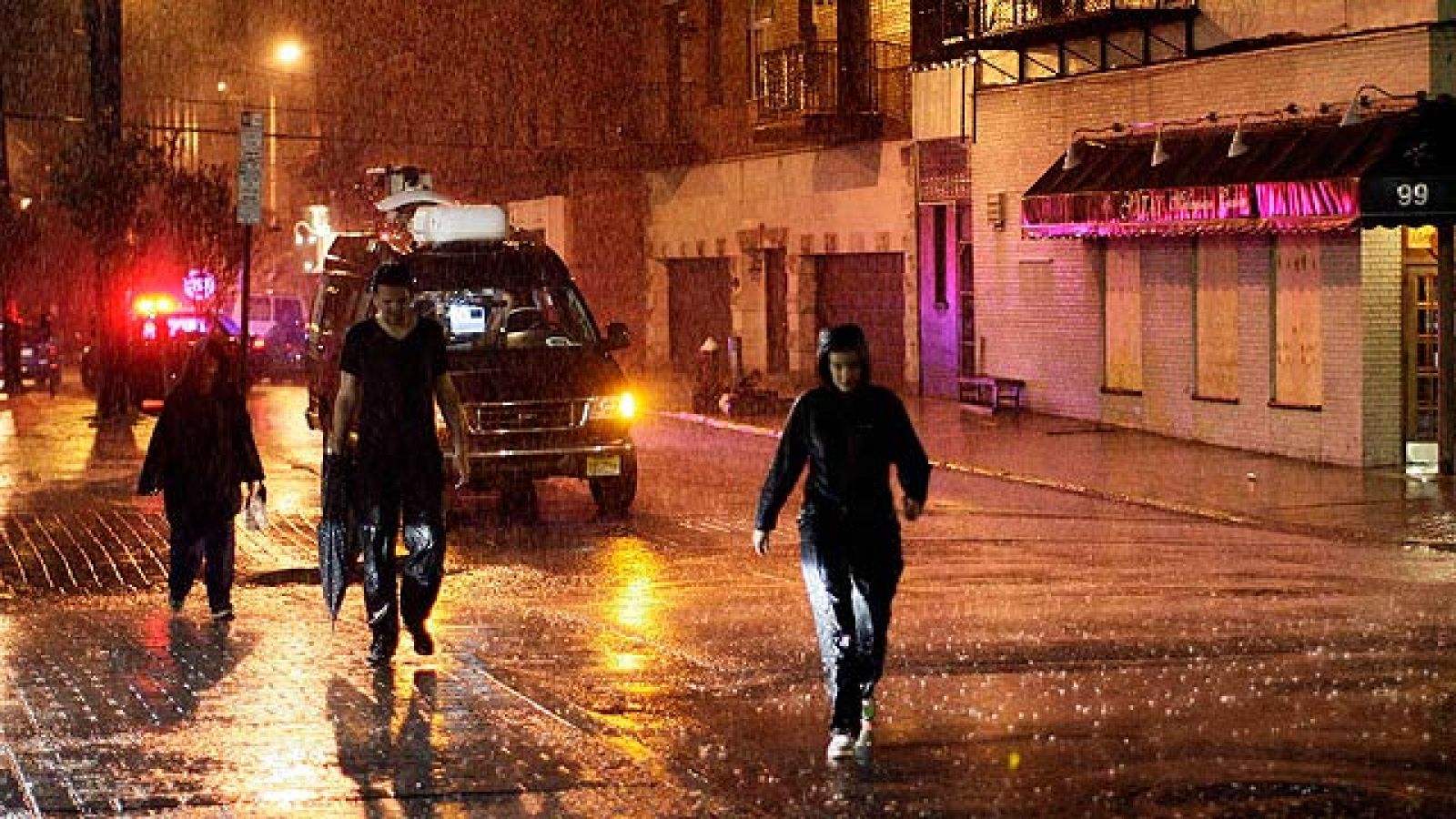 Nueva York espera la llegada del huracán "Irene" tras su paso por Carolina del Norte