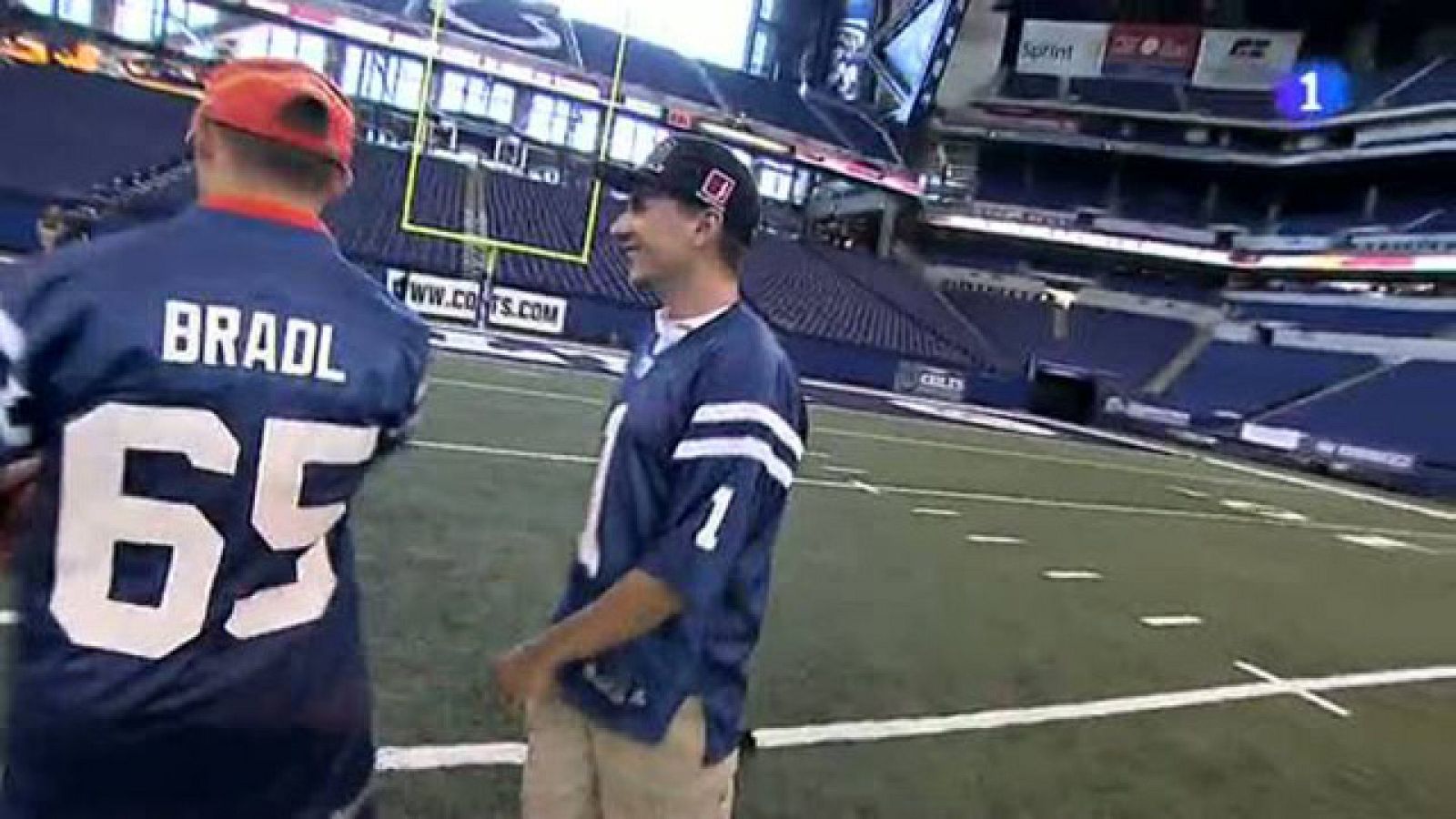 Los pilotos se pasan al fútbol americano | Ver