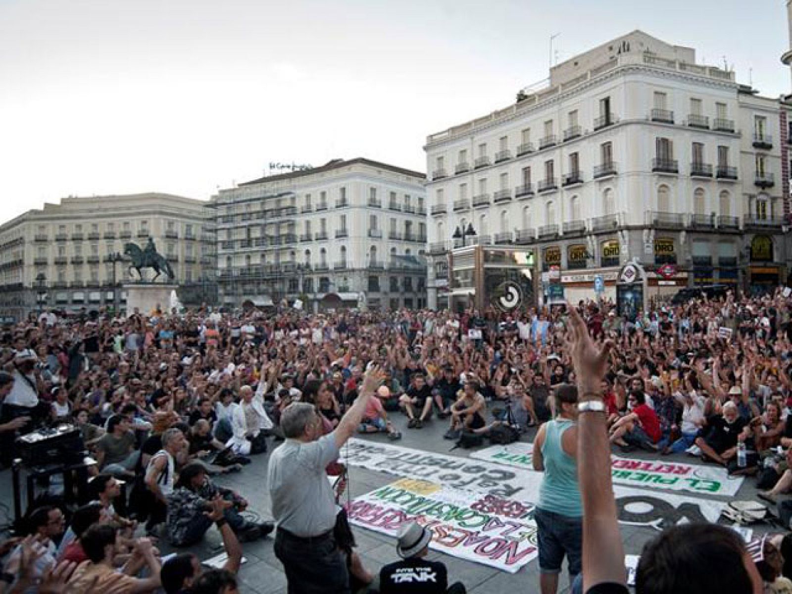 El movimiento 15M ha convocado manifestaciones en varias ciudades en protesta por la reforma de la Constitución