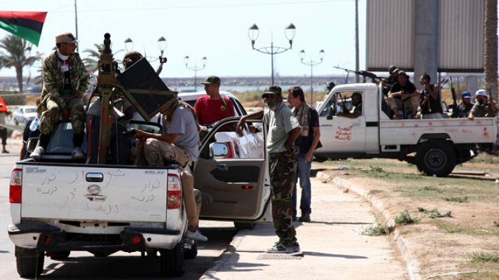 Telediario 1 - Comienzan las evacuaciones en Libia