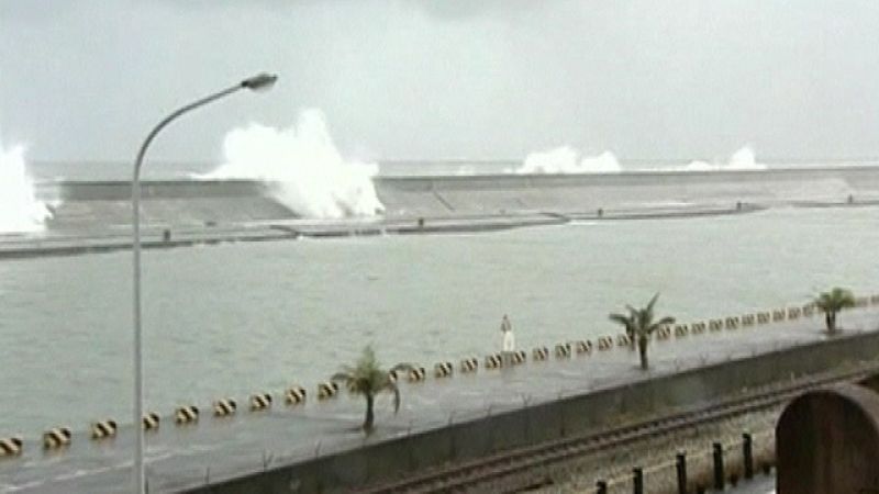 Un nuevo tifón llamado "Nanmandol" está azotando las costas de Asia