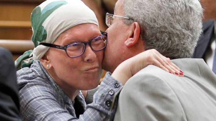  - El Congreso recibe con un fuerte aplauso a Uxue Barkos