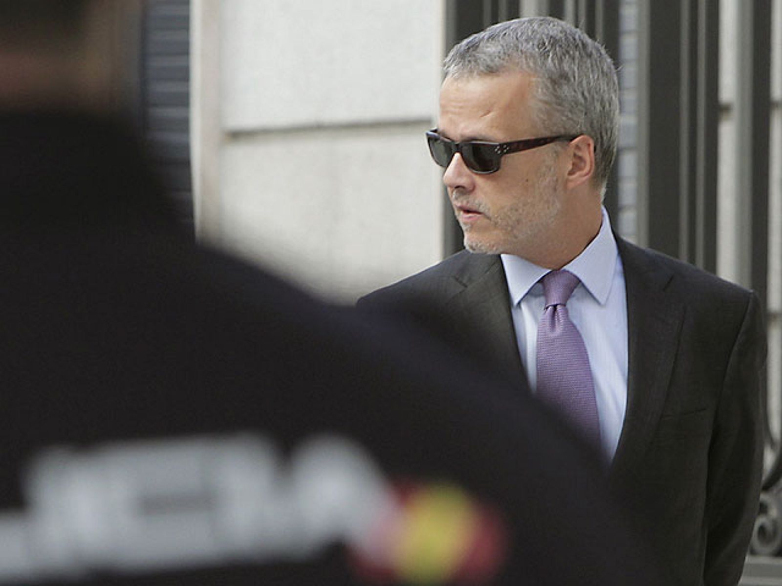 El ministro del Interior cree que Aguirre debe "garantizar el resto de servicios públicos"