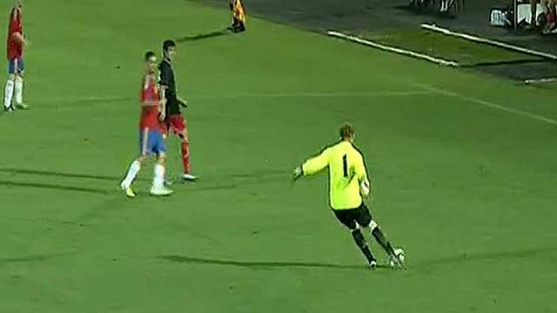 Gol absurdo de España en propia puerta