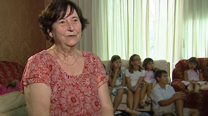 Telediario 1 - Los abuelos comodín de los padres