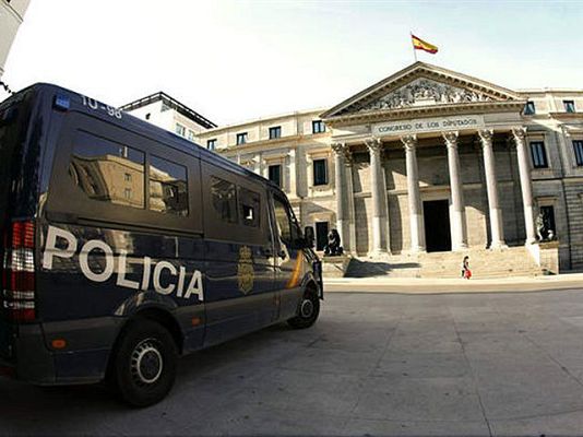 Telediario 1 - El Movimiento 15M marcha entorno al Congreso de los Diputados