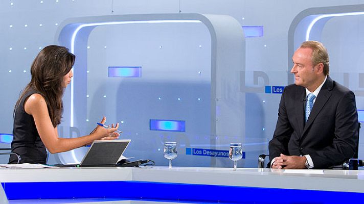 Los desayunos - Alberto Fabra invoca el "sentido común de las amas de casa" para justificar recortes