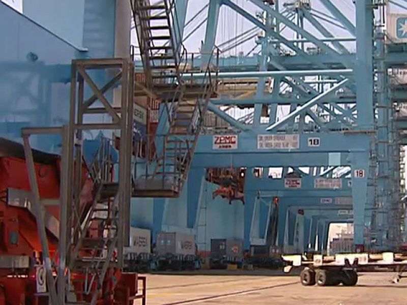 Los sindicatos señalan que la reforma no calma los mercados, mientras Rajoy la justifica