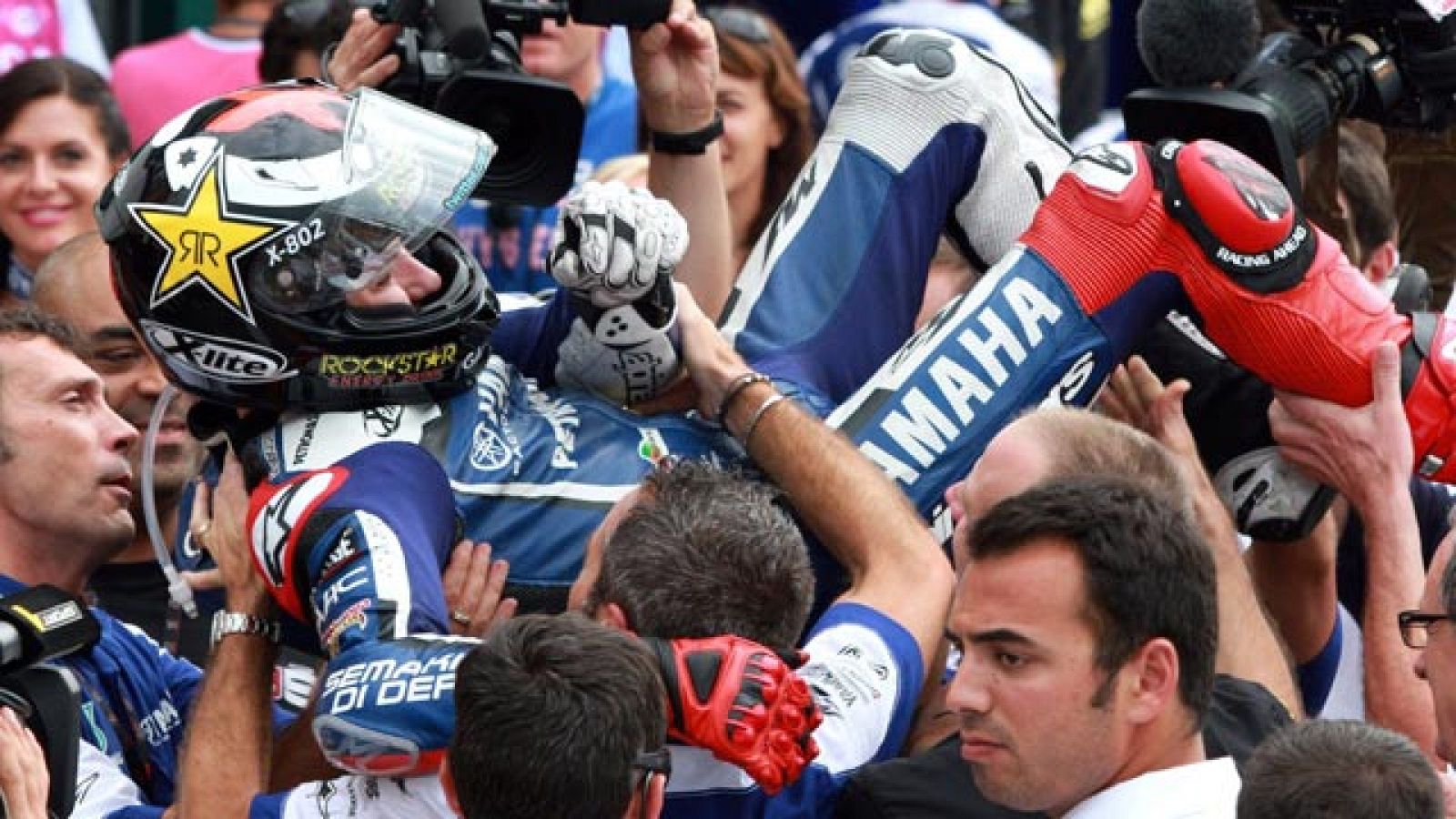 Lorenzo se abre paso | Ver