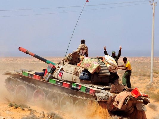 Telediario 1 - Un convoy de leales al régimen llega a Níger rumbo a Burkina Faso