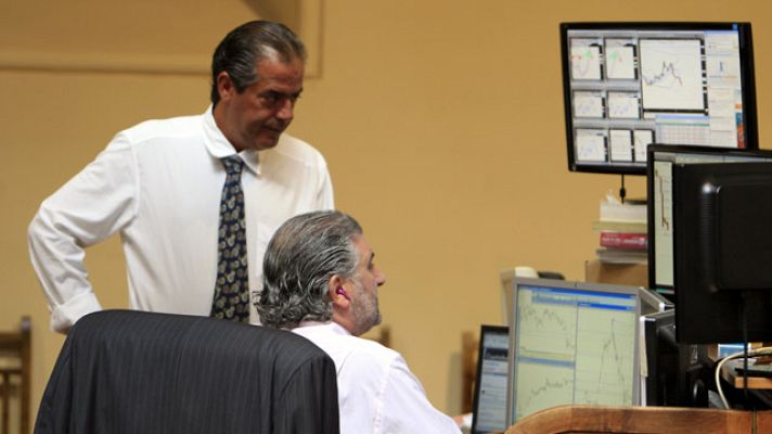 Los desayunos - La presión sigue sobre la prima de riesgo y la Bolsa cae