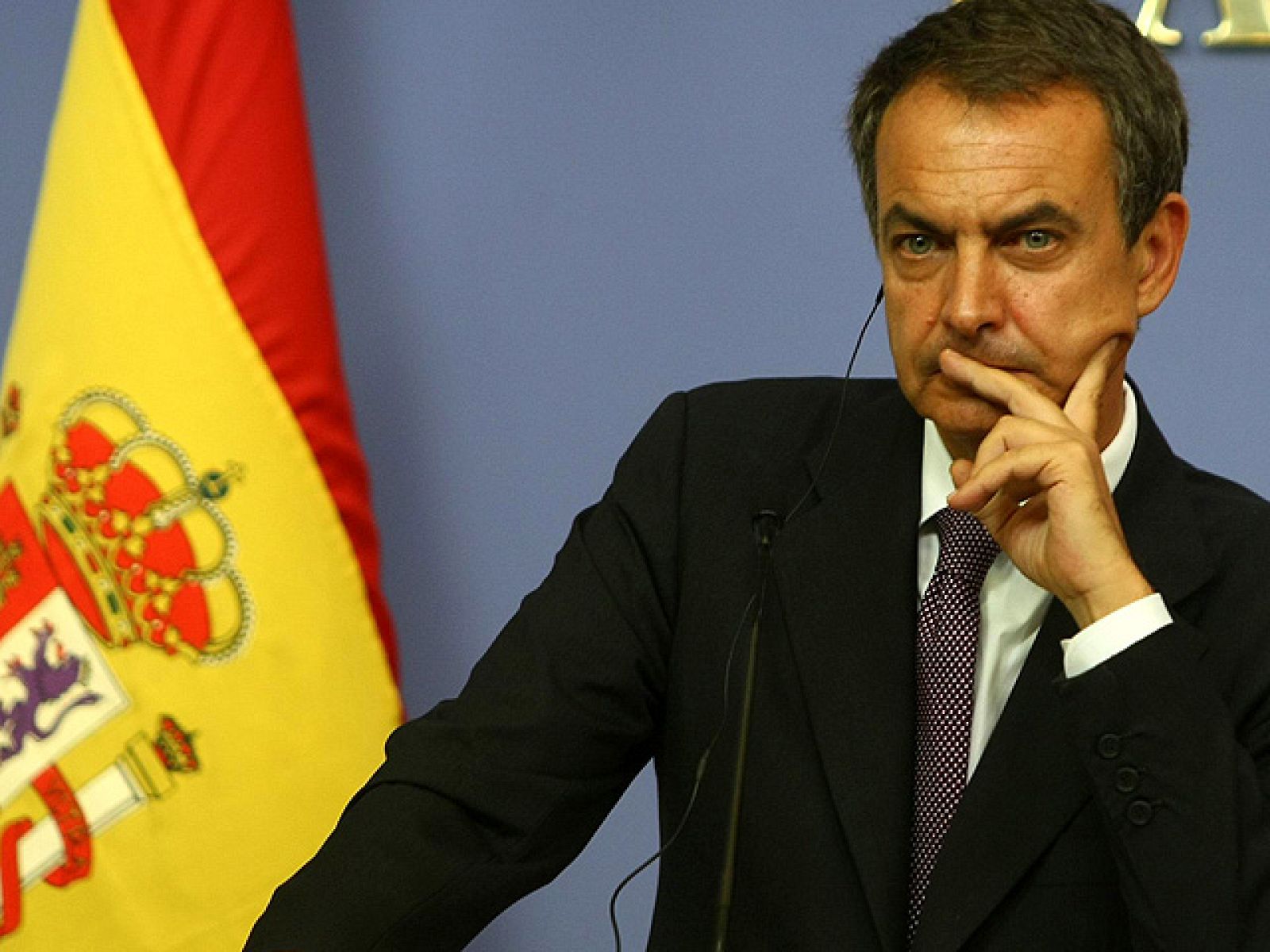 Zapatero deja la puerta abierta a nuevos ajustes - Informativo 24h | Ver