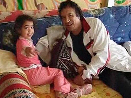  - El "otro" Gadafi: un abuelo cariñoso en chándal en la intimidad de su jaima