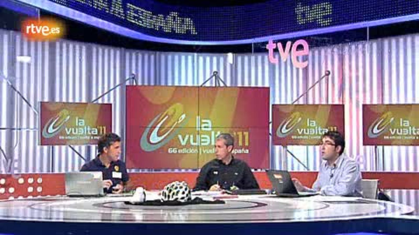 Los comentaristas del ciclismo de TVE, Carlos de Andrés y Pedro Delgado, han charlado con los internautas de RTVE.es momentos antes de que comenzara la 17º etapa de la Vuelta ciclista a España 2011.