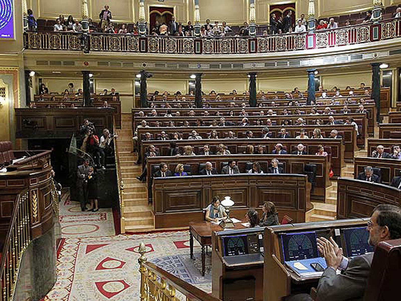 Rubalcaba declara un millón de euros y un piso y Rajoy, cerca de 600.000 y cuatro viviendas | Ver