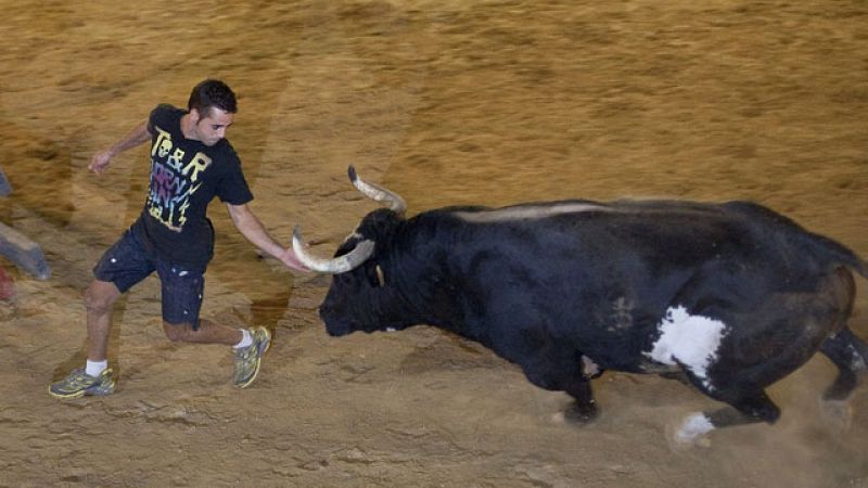 "Ratón", el toro más temido, vuelve a correr sin incidentes | Ver