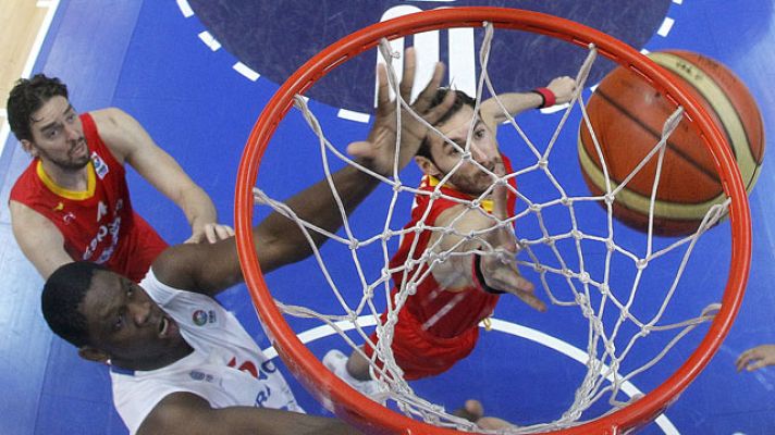 Telediario 1 - Francia baja los brazos ante España