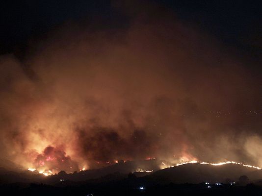 Informativo 24h - Un incendio en Mijas obliga a desalojar 300 viviendas