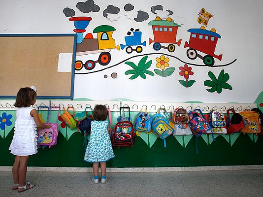 Telediario 1 - Los profesores españoles dan más horas de clase que la media