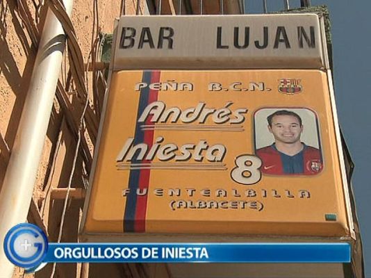 +Gente - Iniesta presentado por su padre