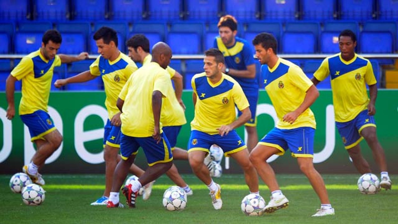 El Villarreal afronta su tercera presencia en la Champions League con el objetivo de ofrecer su mejor versión y mantener el rendimiento de las dos anteriores, aunque para ello deberá superar una dura fase de grupos en la que su primer obstáculo será