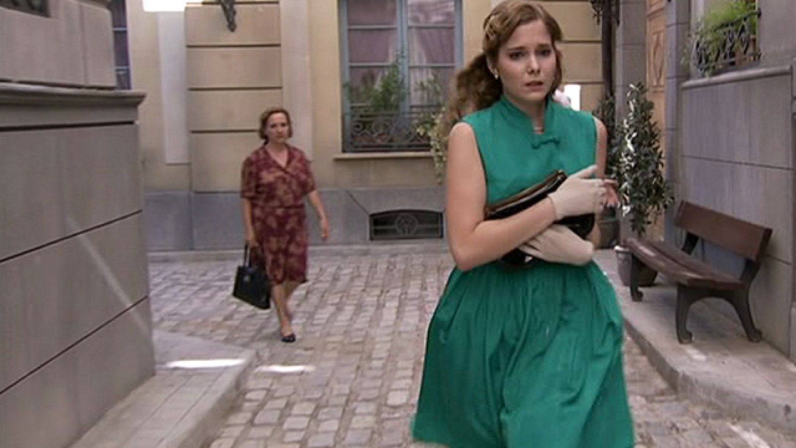 Amar - Cecilia huye de Alejandro