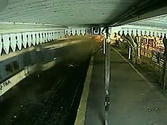 Informativo 24h - Nuevas imágenes del choque entre un tren y un autobús en Argentina