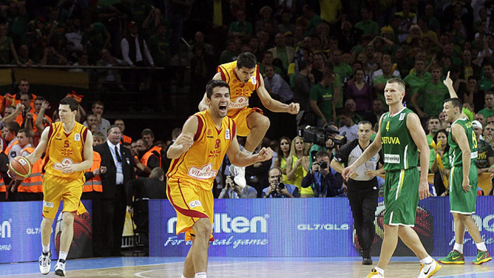 Lituania llora, Macedonia-España en semis