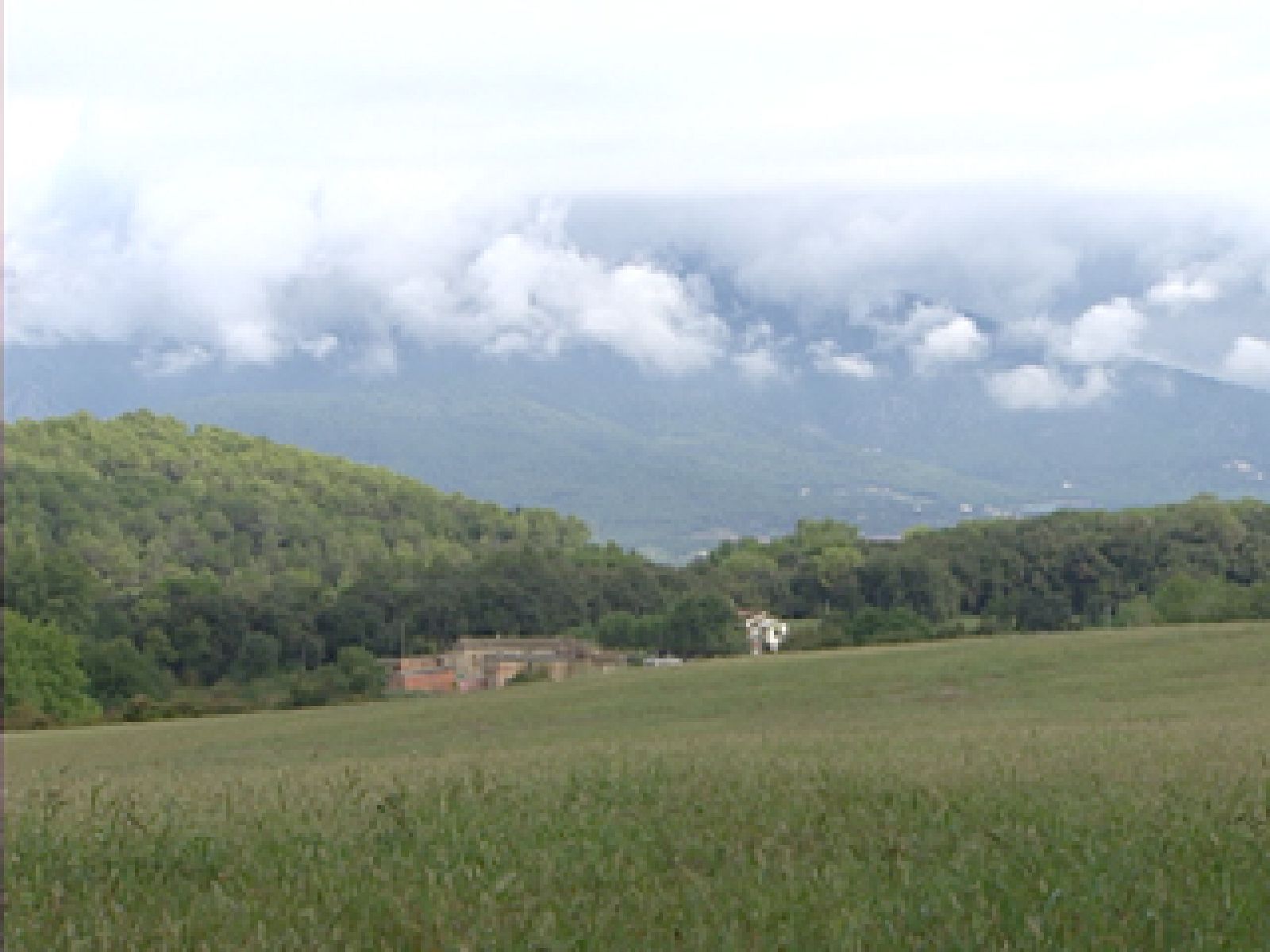 Chubascos localmente fuertes en el litoral y prelitoral de Cataluña