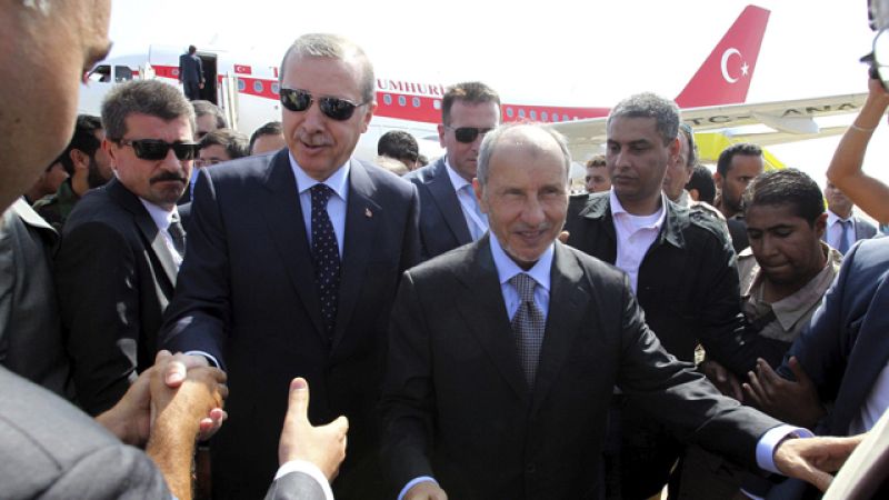 Llegada del primer ministro turco a Libia