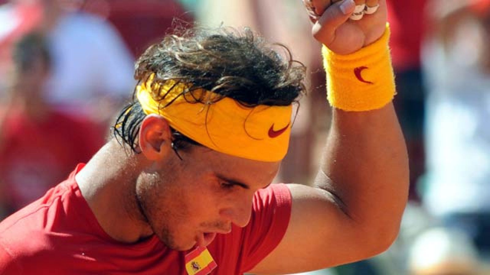 España domina la eliminatoria de semifinales de Copa Davis ante Francia que se celebra en Córdoba. Nadal ha logrado el primer punto con más facilidad de lo previsto. El tenista español ha vencido a Richard Gasquet por 6-3, 6-0 y 6-1.