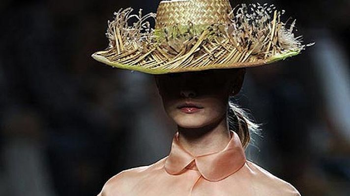  - Desfile de Victorio & Lucchino en Cibeles Madrid Fashion Week 2011