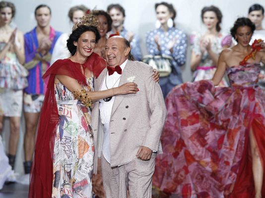  - Desfile íntegro de Francis Montesinos