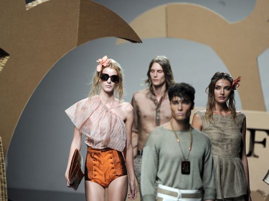  - Desfile íntegro de Ion Fiz