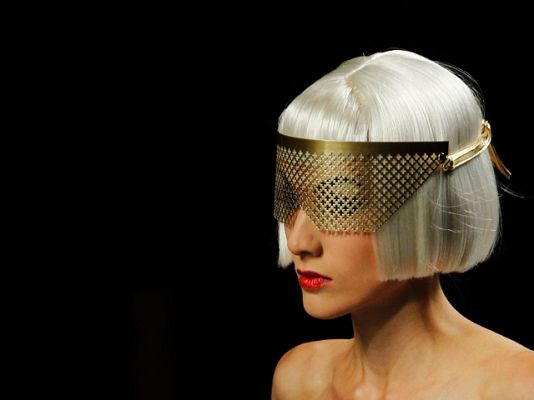  - Desfile de Maya Hansen