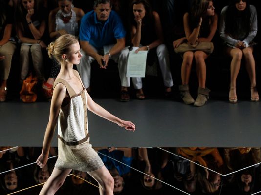  - Desfile íntegro de Ailanto