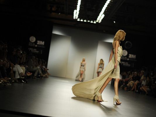  - Desfile íntegro de Amaya Arzuaga