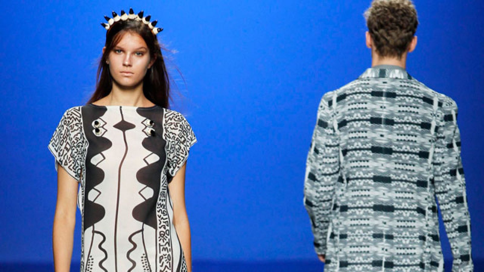 Desfiles íntegros de Montse Bassons y Martin Lamothe | Ver