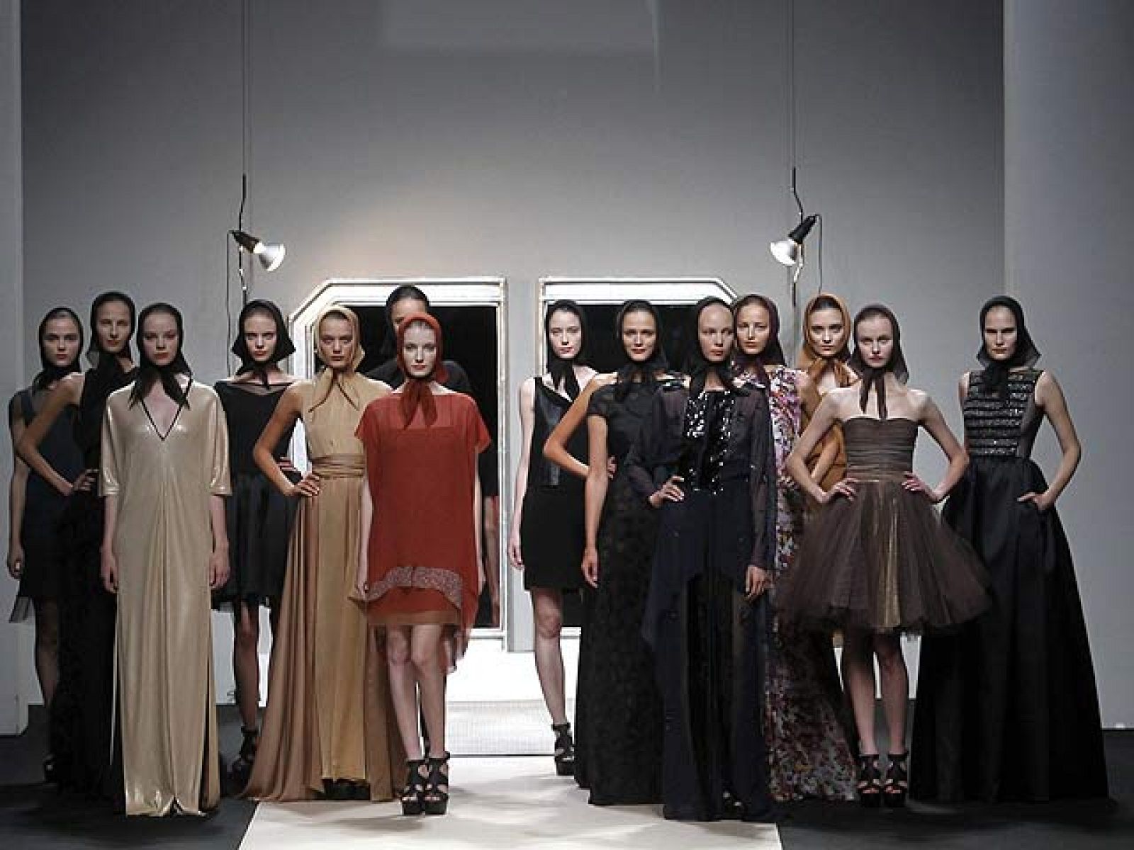 Más Gente - ¿Dónde acaba la ropa de los desfiles de moda?