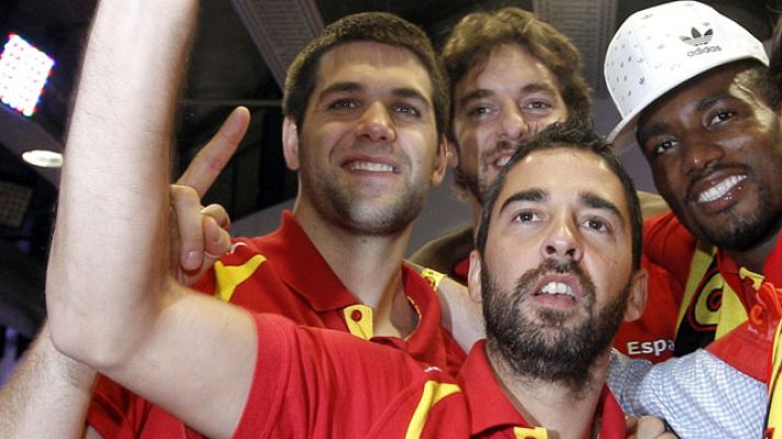 Telediario 1 - La 'ÑBA' vuelve a casa