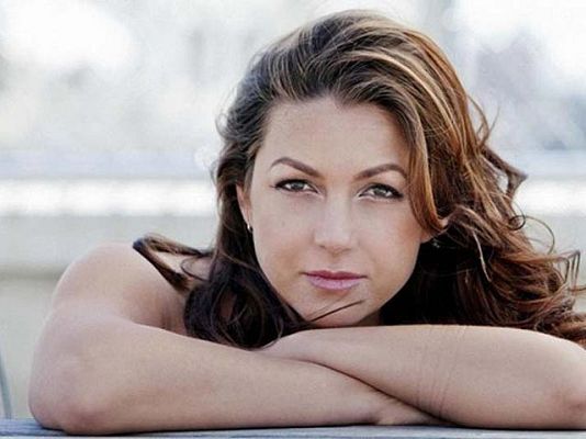 +Gente - Más Gente - La primera vez - Niña Pastori