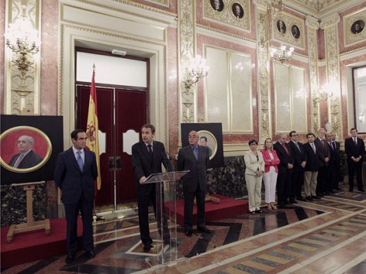 Telediario 1 - El Congreso homenajea a expresidentes colgando su retrato