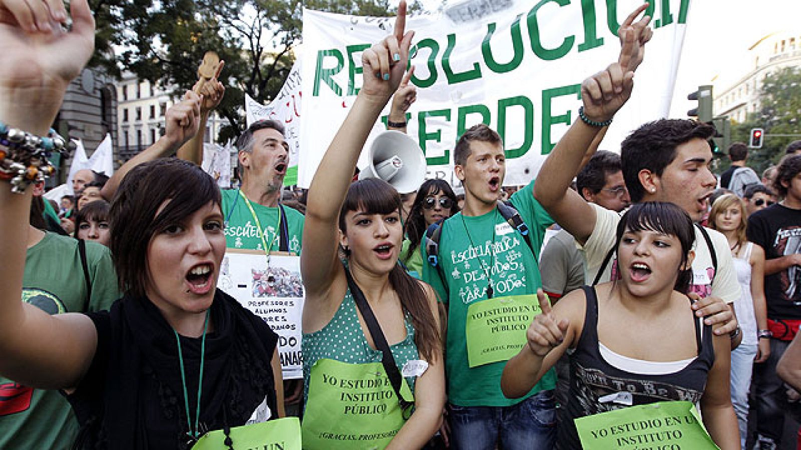 Los docentes protestan en Madrid antes de su segunda jornada de huelga - Informativo 24h | Ver