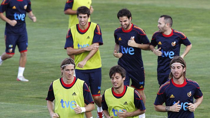 Telediario 1 - La 'Roja' vuelve a ser la número 1