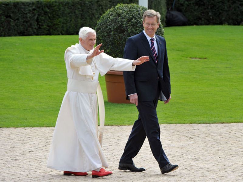 Benedicto XVI llega a Alemania en una visita marcada por las protestas