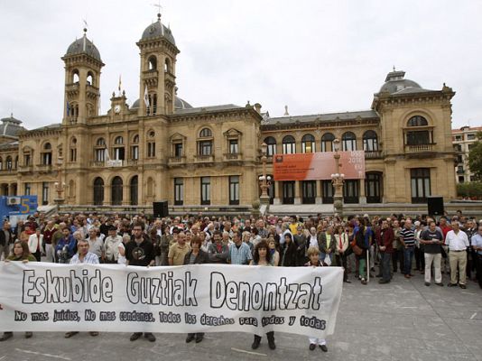 Telediario 1 - Los presos de ETA suscriben el abandono de la la lucha armada