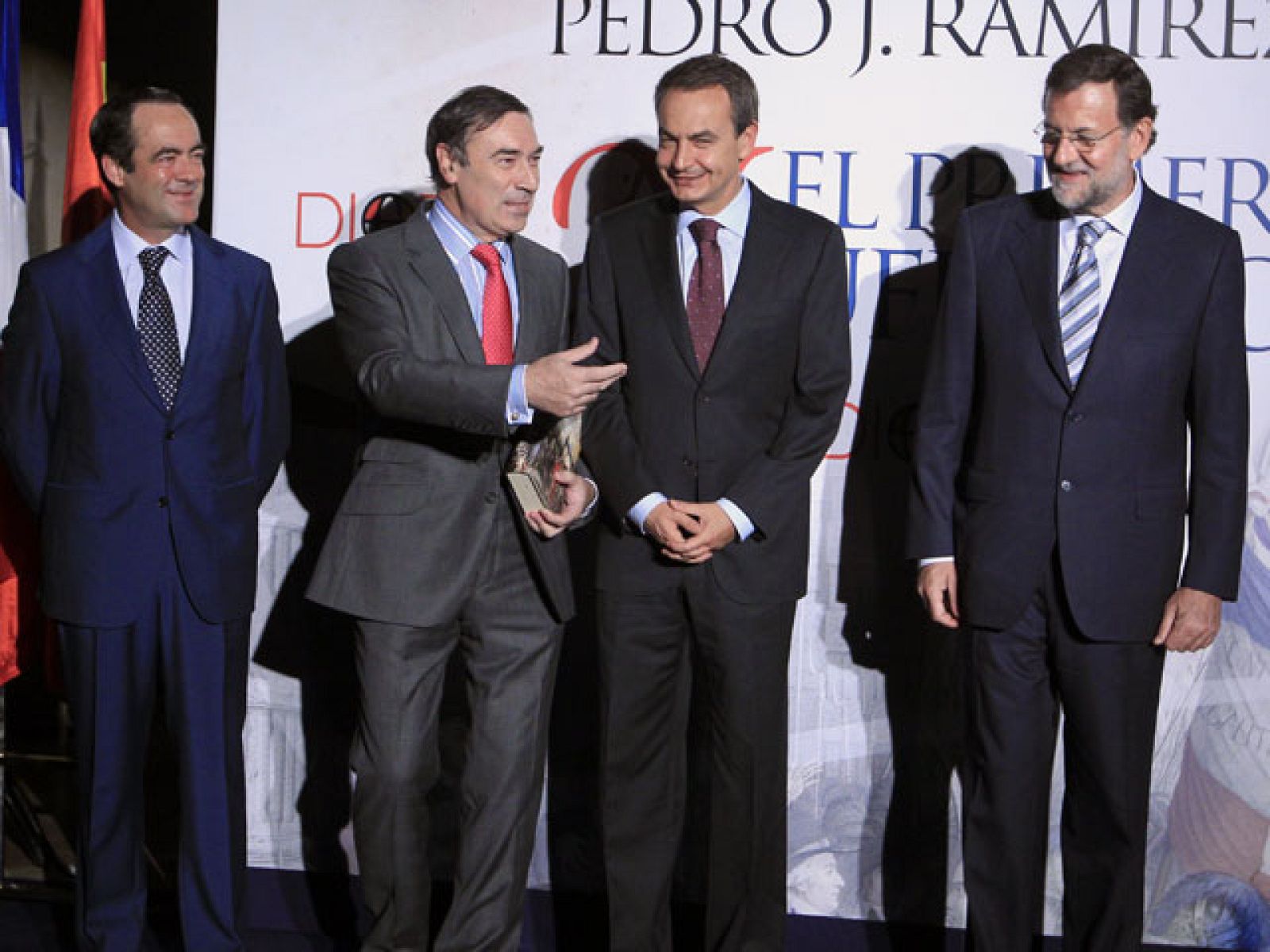 Zapatero y Rajoy en la presentación de un libro de Pedro J. Ramírez