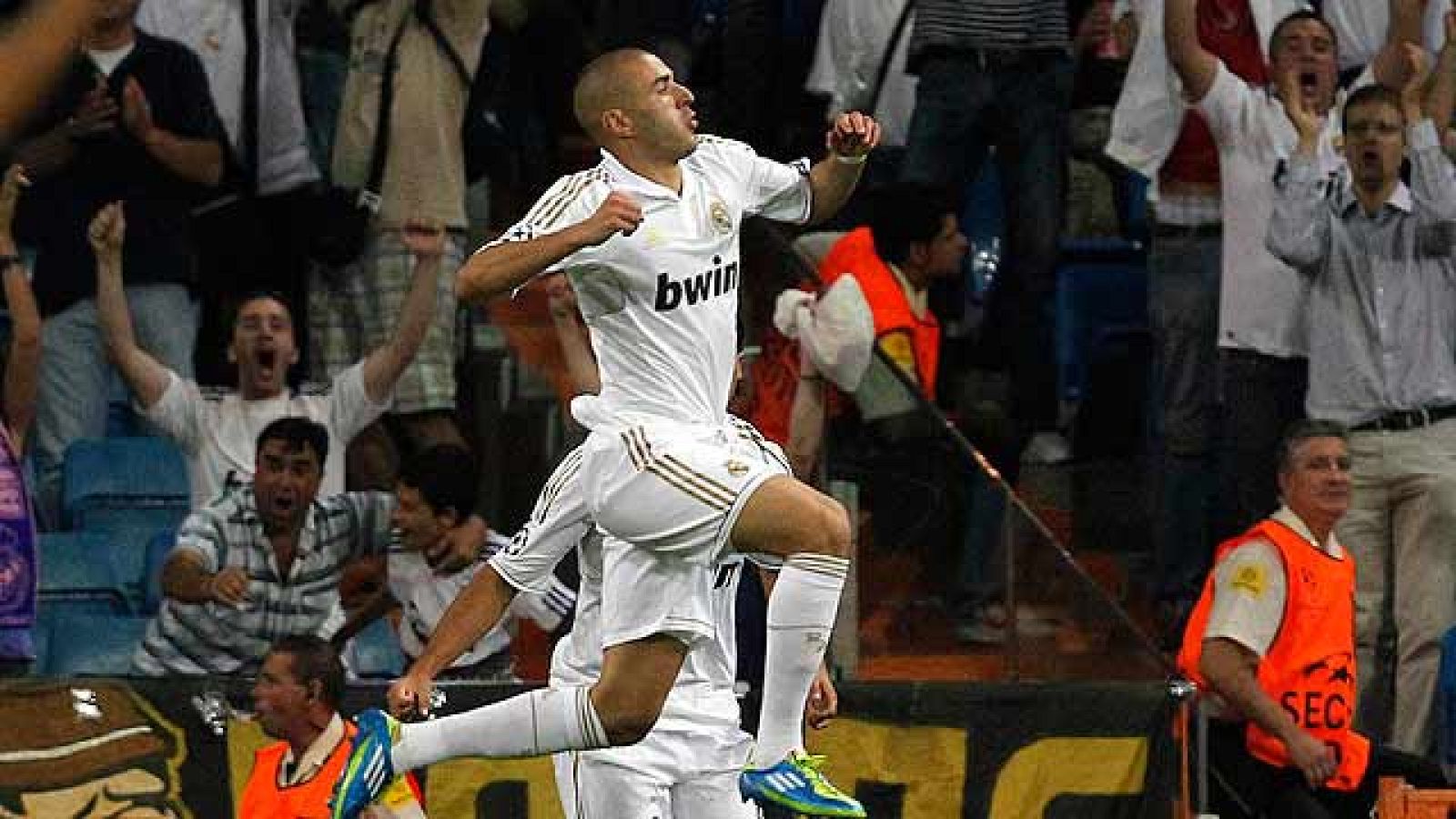 Benzema: "Me duele un poco, pero no es nada"